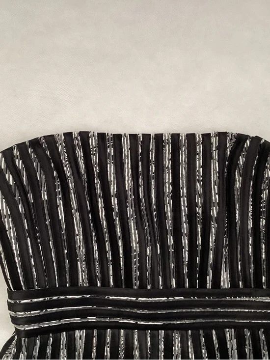 BCBG MaxAzria ‘Madeline’ Structured Strapless Dress, Size 2 - Picture 5 of 12